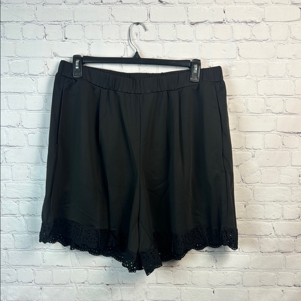BloomChic Black High Waist Shorts with Scalloped Trim - Picture 2 of 5